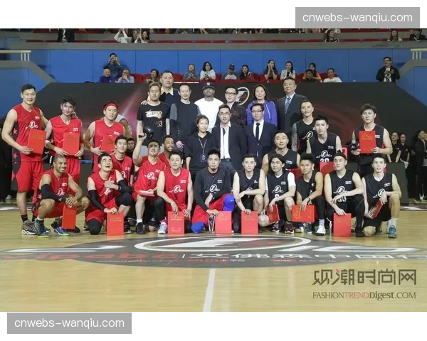 “季前训练营视频：拉斯维加斯王牌队新援与队友进行合练”